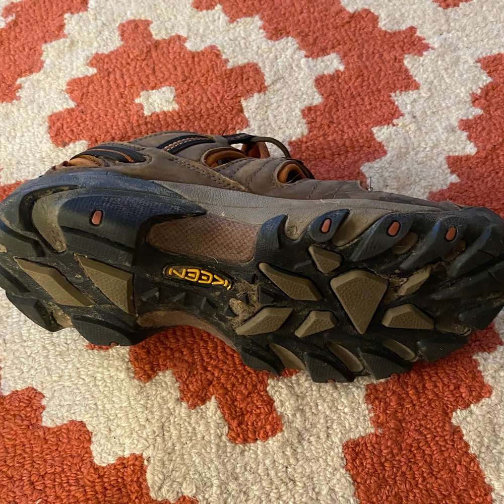 Mens 9.5 keens